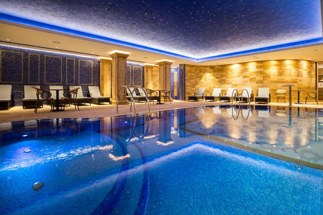A Hoteli - Hotel Park วรินรัชกา บานยา ภายนอก รูปภาพ The pool at the Mandarin Oriental, Munich