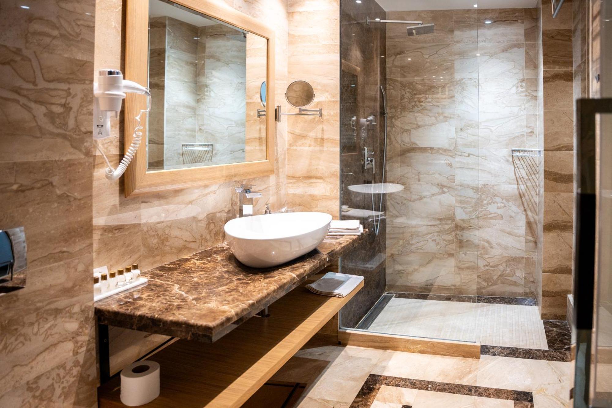 A Hoteli - Hotel Park วรินรัชกา บานยา ภายนอก รูปภาพ Bathroom